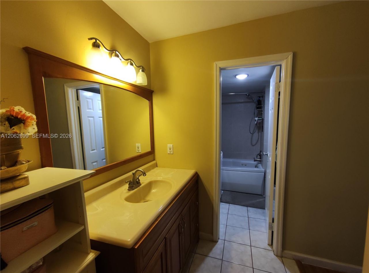 6301 N Fall Circle Dr, Unit 410, Lauderhill, FL 33319 Photo