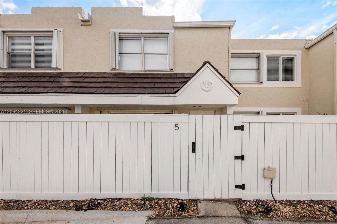 4520 SW 68th Ct Cir, Unit 25-5, Miami, FL 33155 Photo