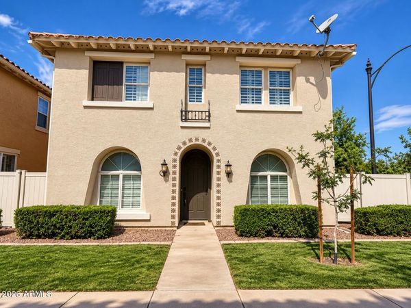 825 S Henry Lane, Gilbert, AZ 85296