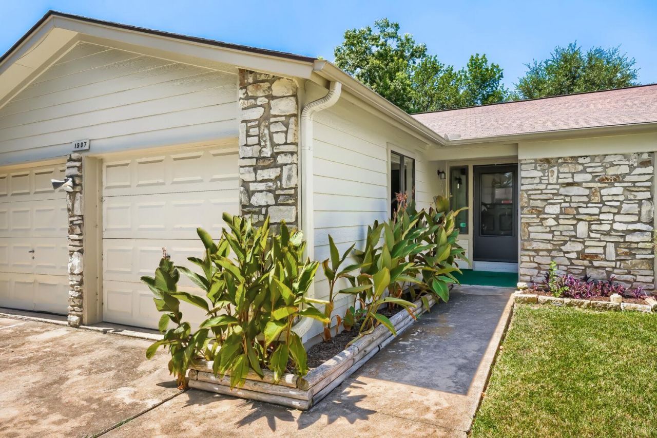 1907 Mirabeau St, Austin, TX 78727 Main Photo