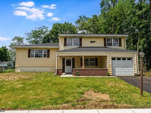 125 Clover Hill Dr, Mount Olive, NJ 07836