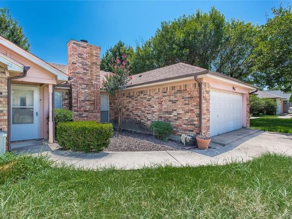 303 Shirley Drive , Alvarado, TX 76009