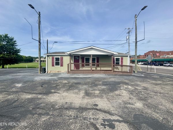 4 Green St, Athens, TN 37303