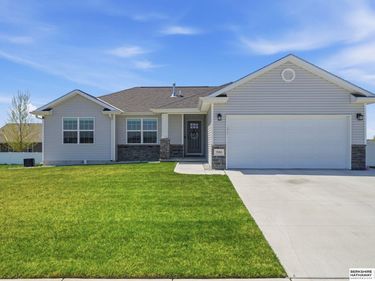 7355 N 11th Street, Lincoln, NE 68521