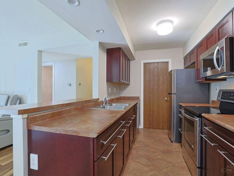5982 Meadowcreek Drive, Unit 3, Miami Twp, OH 45150 Photo 10