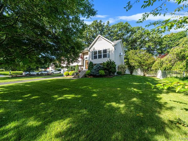 20 Nicole Lane, Coram, NY 11727