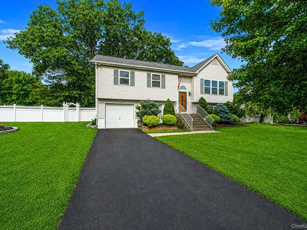 20 Nicole Lane, Coram, NY 11727