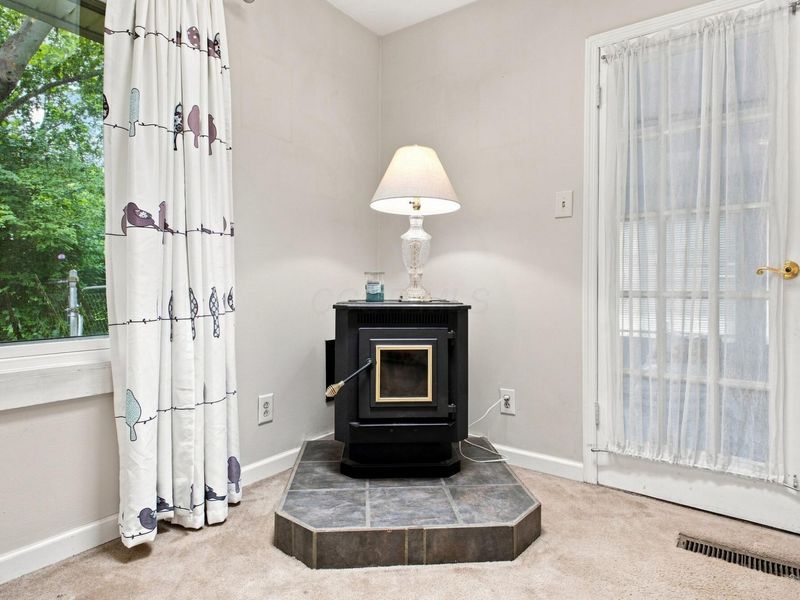 367 Yarmouth Lane, Columbus, OH 43228 Photo 4