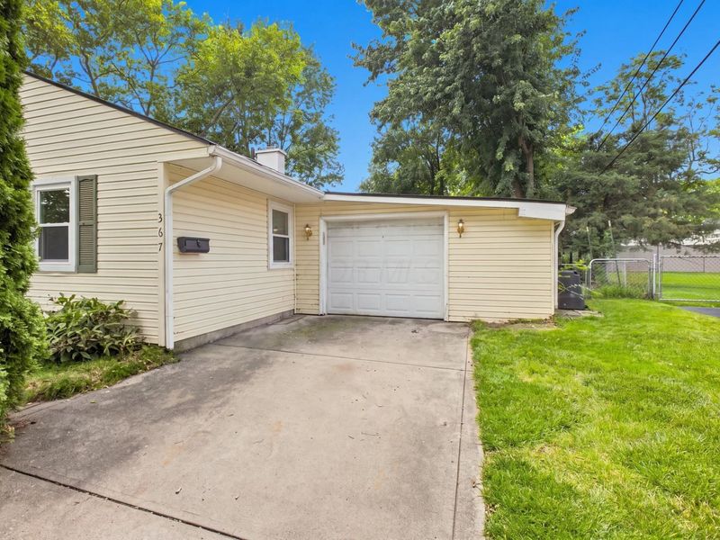 367 Yarmouth Lane, Columbus, OH 43228 Photo 9
