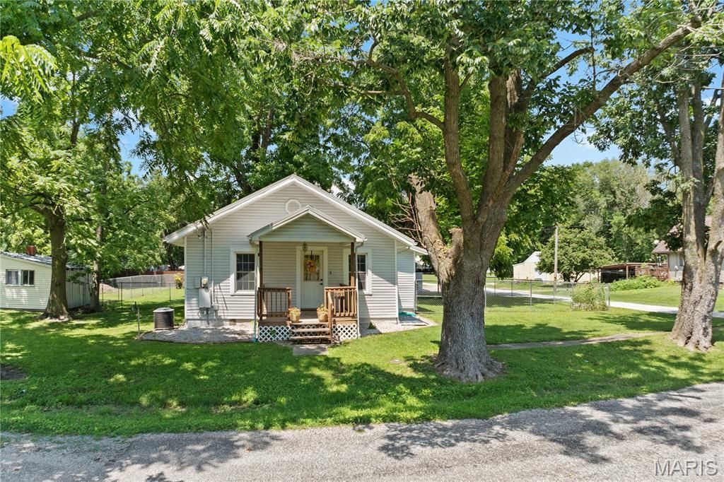 601 W Hamilton Street, Bunker Hill, IL 62014 Main Photo