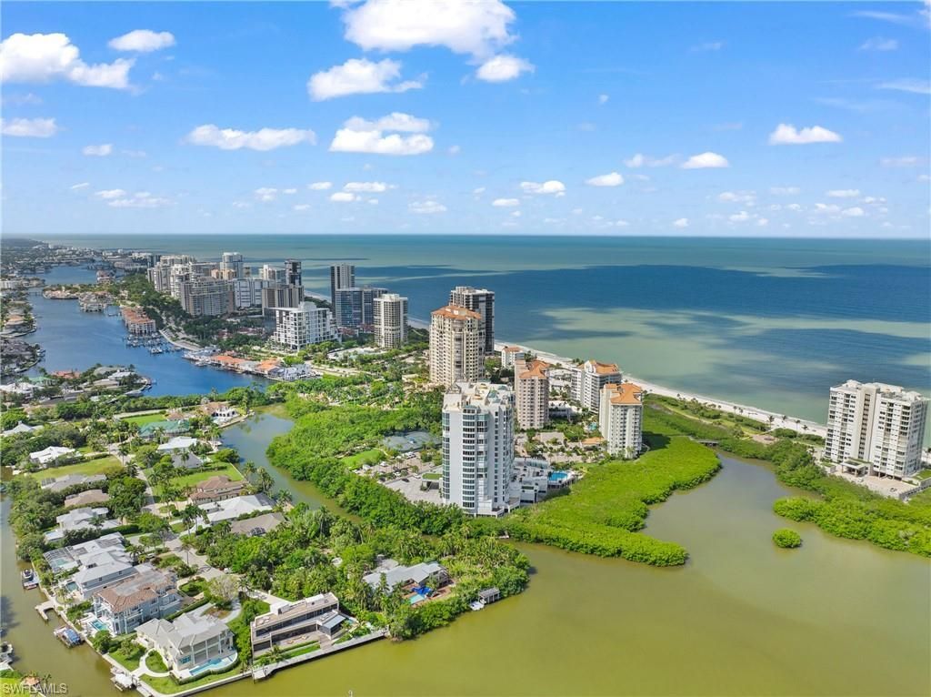 60 Seagate Dr , Unit 105, Naples, FL 34103 Photo