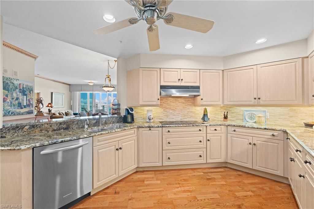 60 Seagate Dr , Unit 105, Naples, FL 34103 Photo