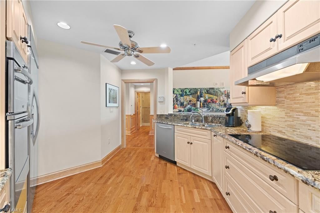 60 Seagate Dr , Unit 105, Naples, FL 34103 Photo