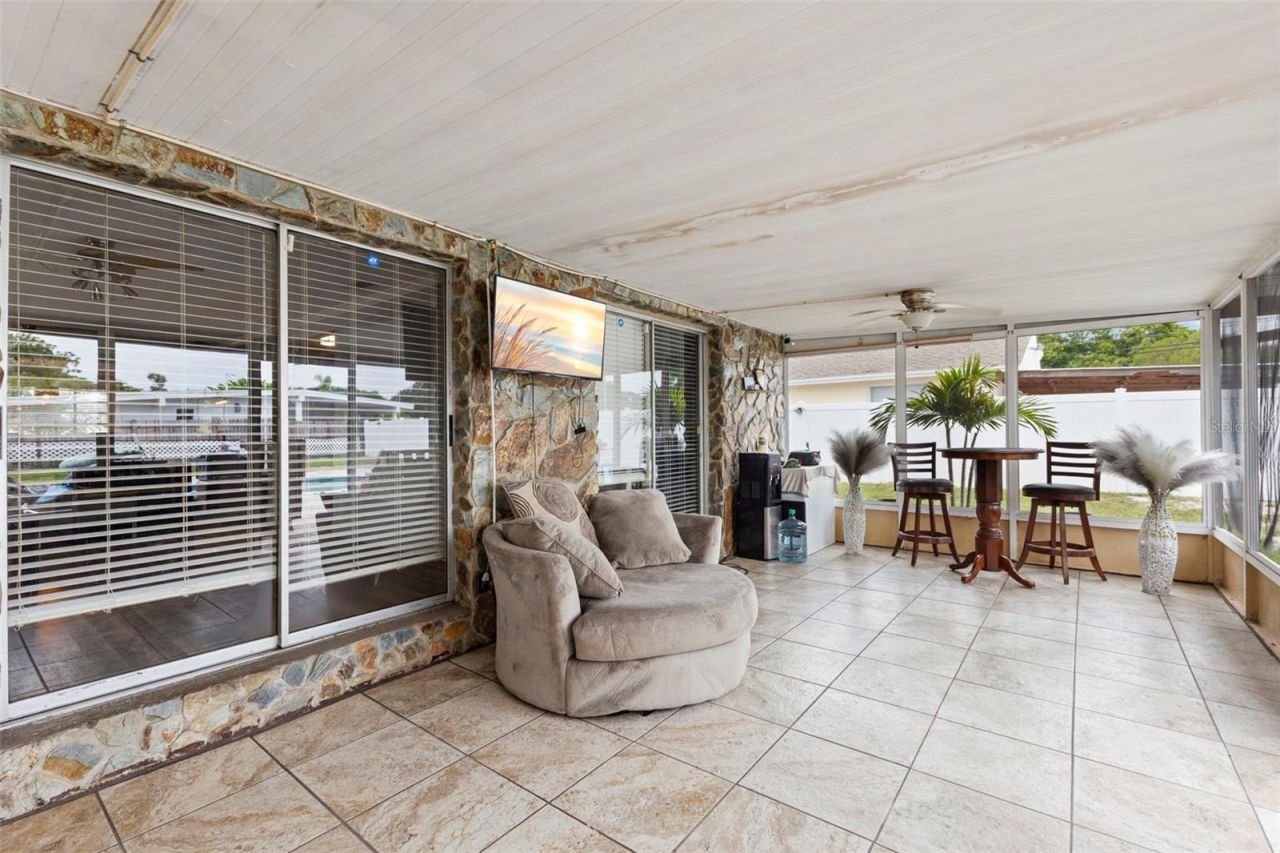 5210 6th Street S, Saint Petersburg, FL 33705 Photo