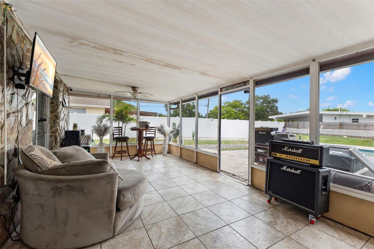 5210 6th Street S, Saint Petersburg, FL 33705 Photo
