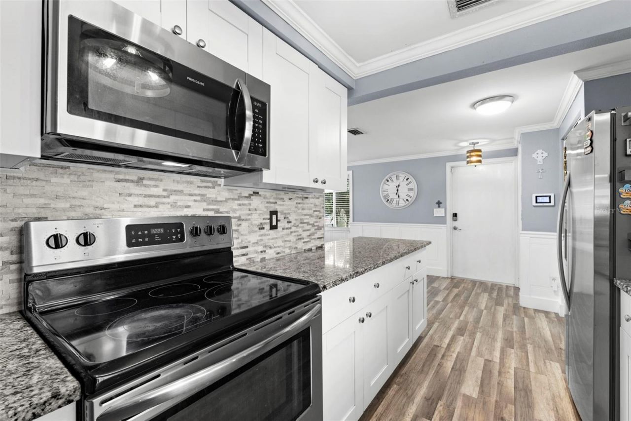5210 6th Street S, Saint Petersburg, FL 33705 Photo