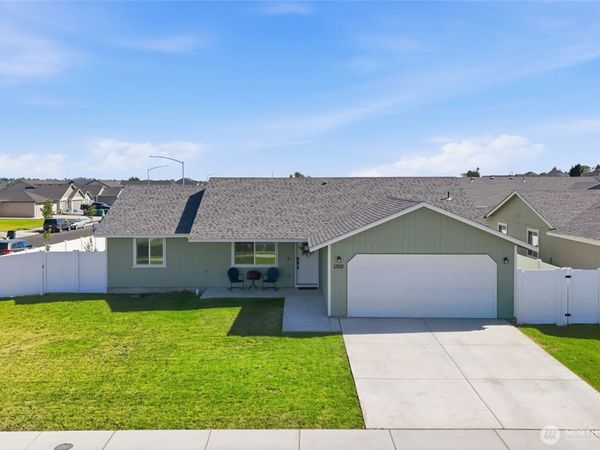 1305 W Polo Ridge Drive, Moses Lake, WA 98837