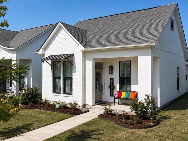 10136 Grayton Dr, Central, LA 70818