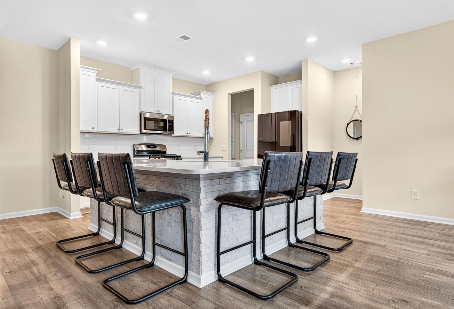 609 Squire Pope Road Photo 4