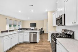 609 Squire Pope Road photo 4