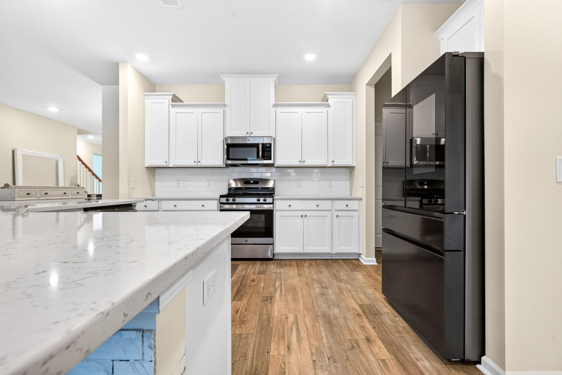 609 Squire Pope Road Photo 6