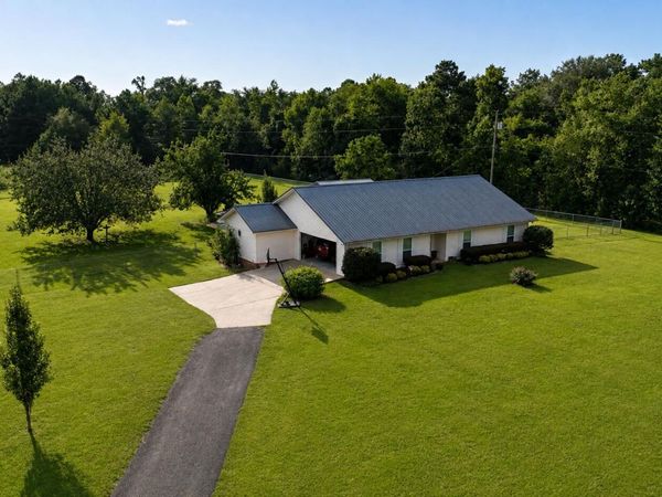 3623 Ara Lane , Marianna, FL 32448
