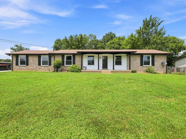104 Lagrange Dr , Hendersonville, TN 37075