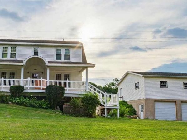 17465 Gardners Lane, Dubuque, IA 52001