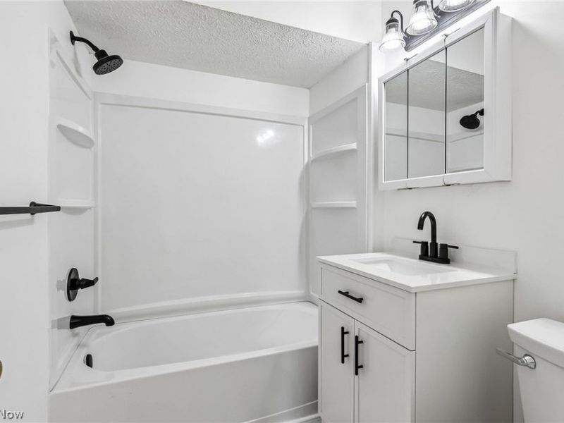 1666 Thornapple Avenue , Akron, OH 44301 Photo 8