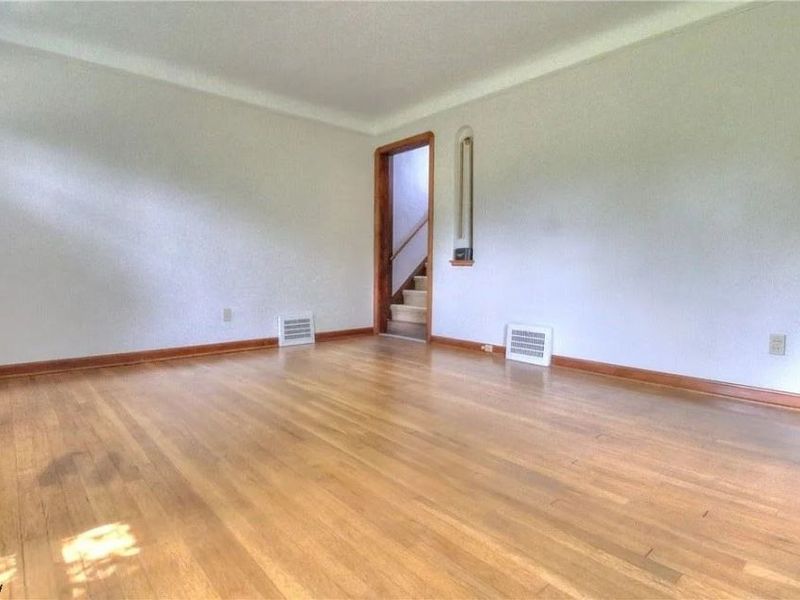 33901 Eddy Road, Willoughby Hills, OH 44094 Photo 9