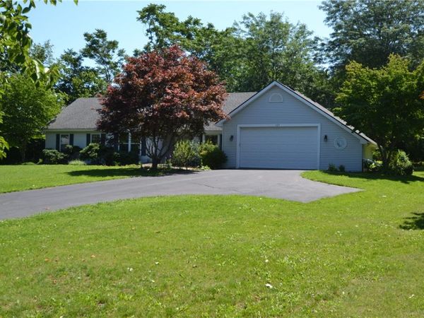 127 Galvin Court, Farmington, NY 14425