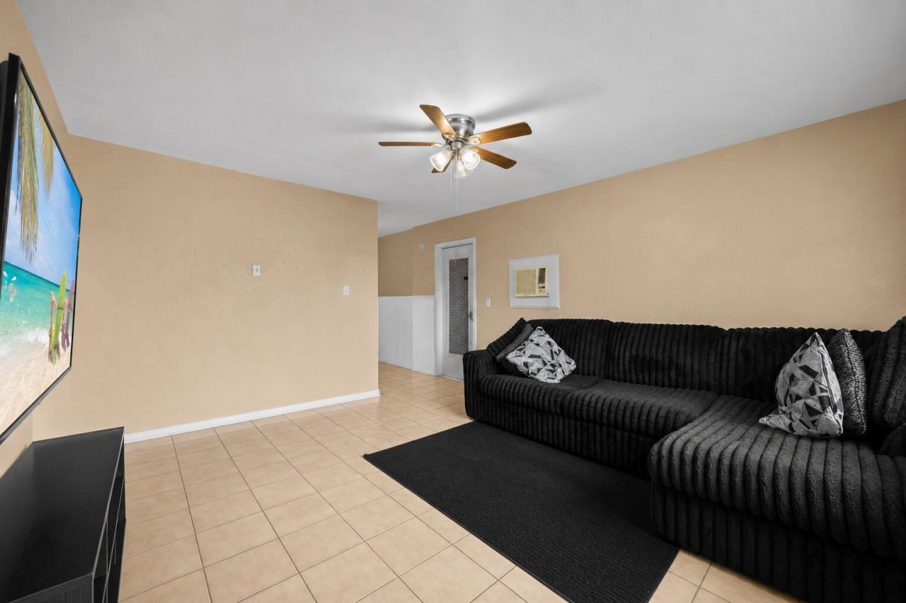 437 Fleming Avenue, Greenacres, FL 33463 Photo