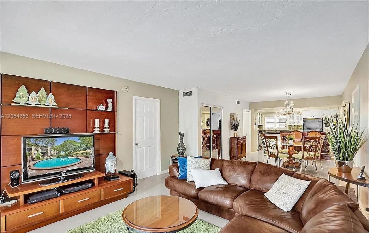 6060 S Falls Cir Dr , Unit 313, Lauderhill, FL 33319 Photo