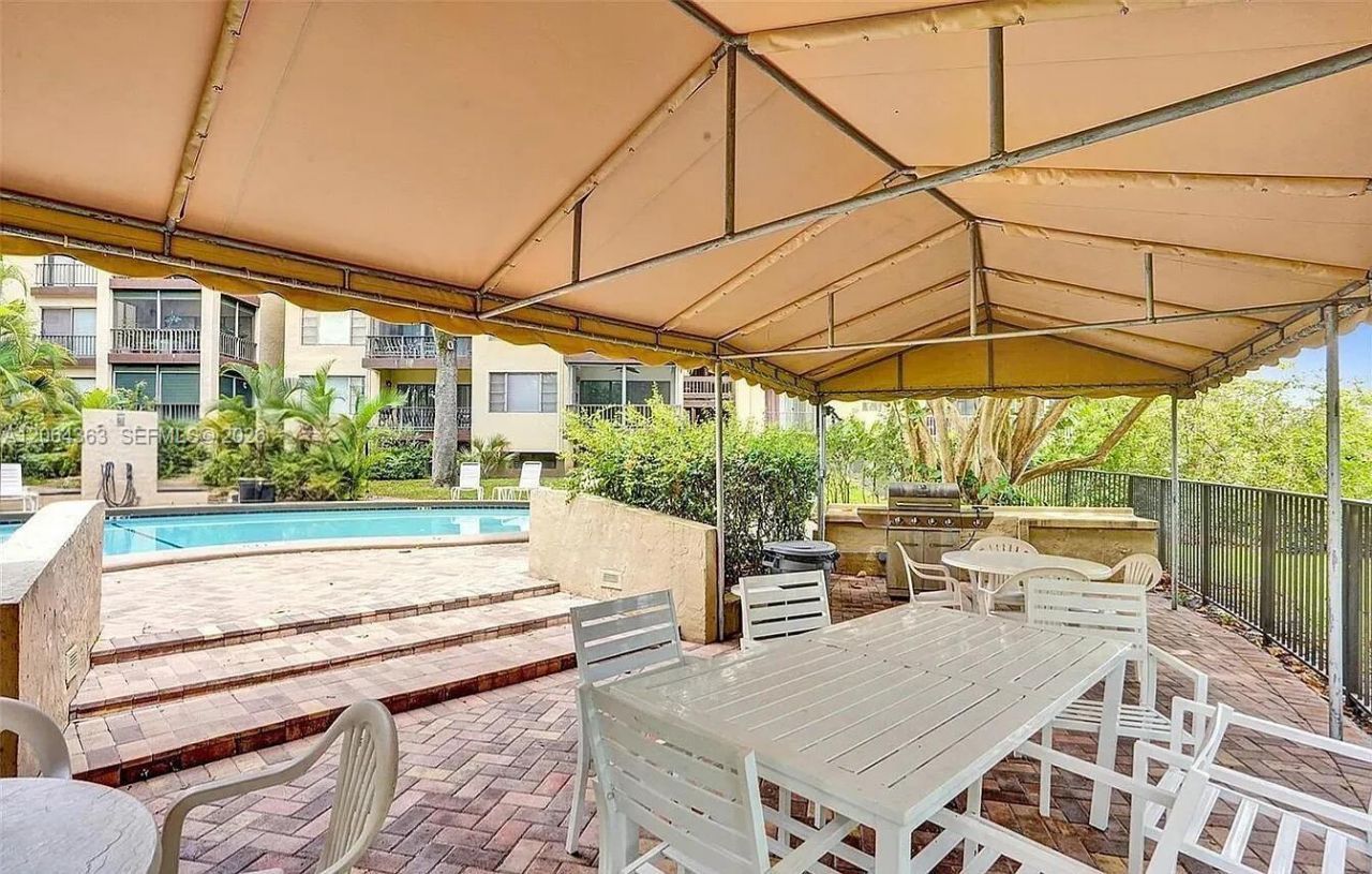 6060 S Falls Cir Dr , Unit 313, Lauderhill, FL 33319 Photo