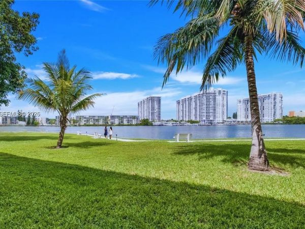 3030 Marcos Dr, Unit T301, Aventura, FL 33160