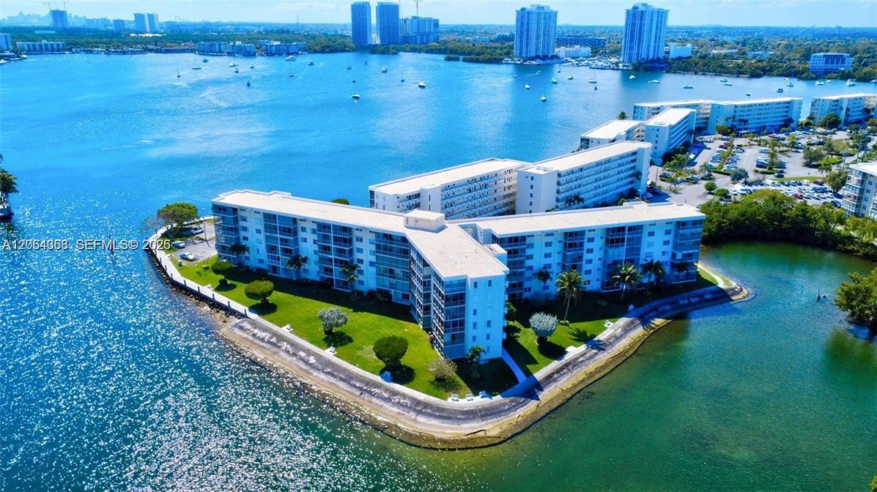 3030 Marcos Dr, Unit T301, Aventura, FL 33160 Photo