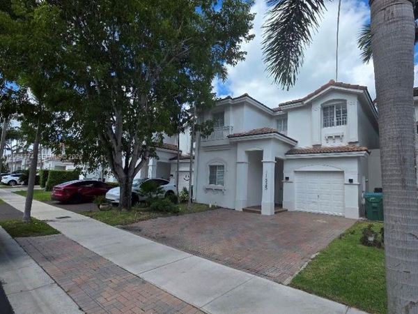 11525 NW 71st St , Doral, FL 33178