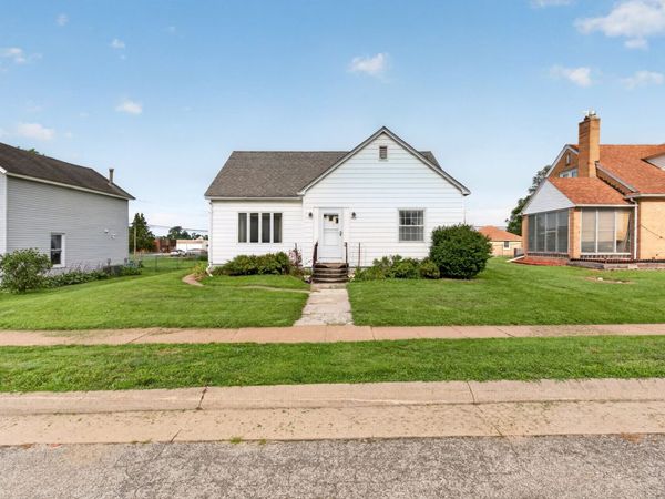 403 Washington Avenue , Lowden, IA 52255