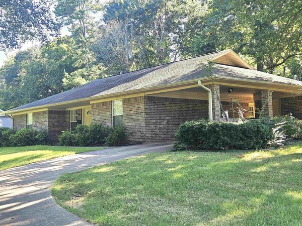 710 W Howard Street , Nashville, AR 71852