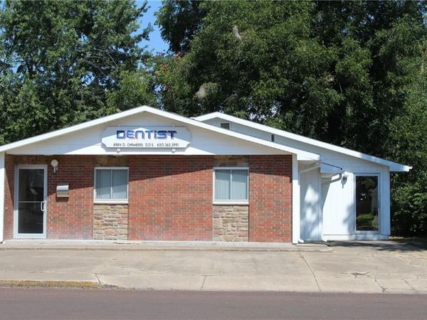 423 N Washington Avenue, Iola, KS 66749
