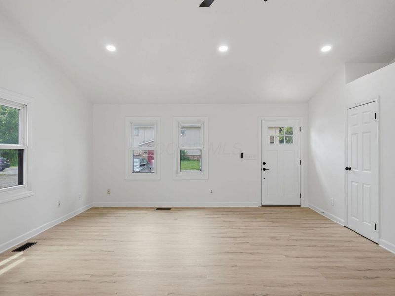 2034 Dunbar Drive, Columbus, OH 43224 Photo 4