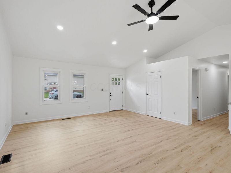 2034 Dunbar Drive, Columbus, OH 43224 Photo 8