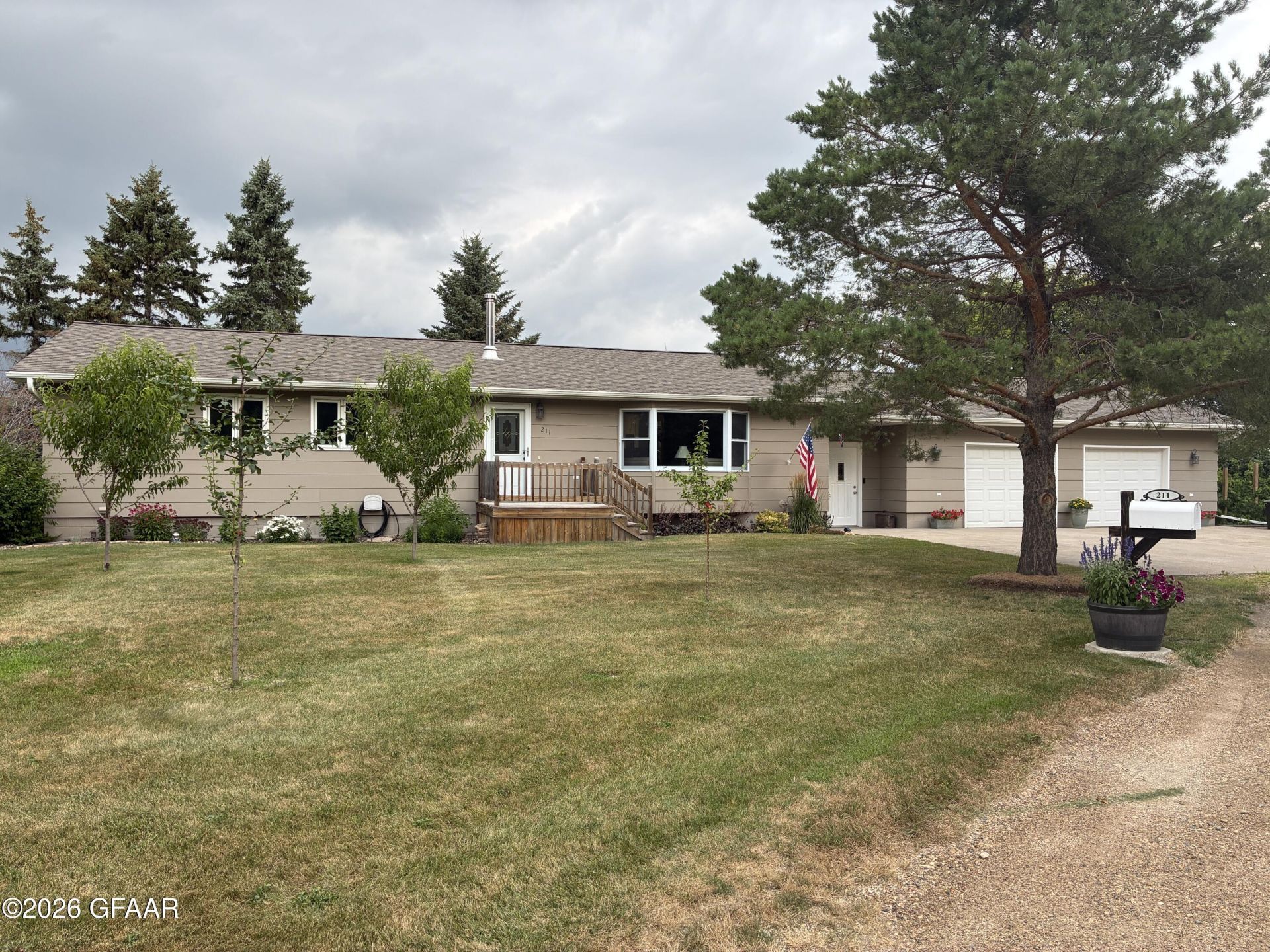 211 WESTWOOD Court  primary photo