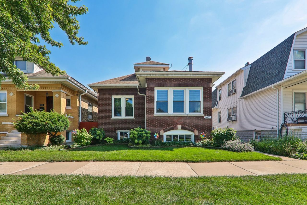 5633 W Cornelia Avenue, Chicago, IL 60634 Main Photo