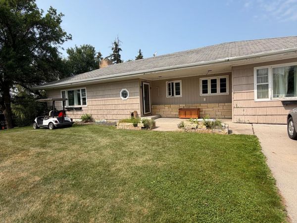 805 Elm Avenue S, Hallock, MN 56728