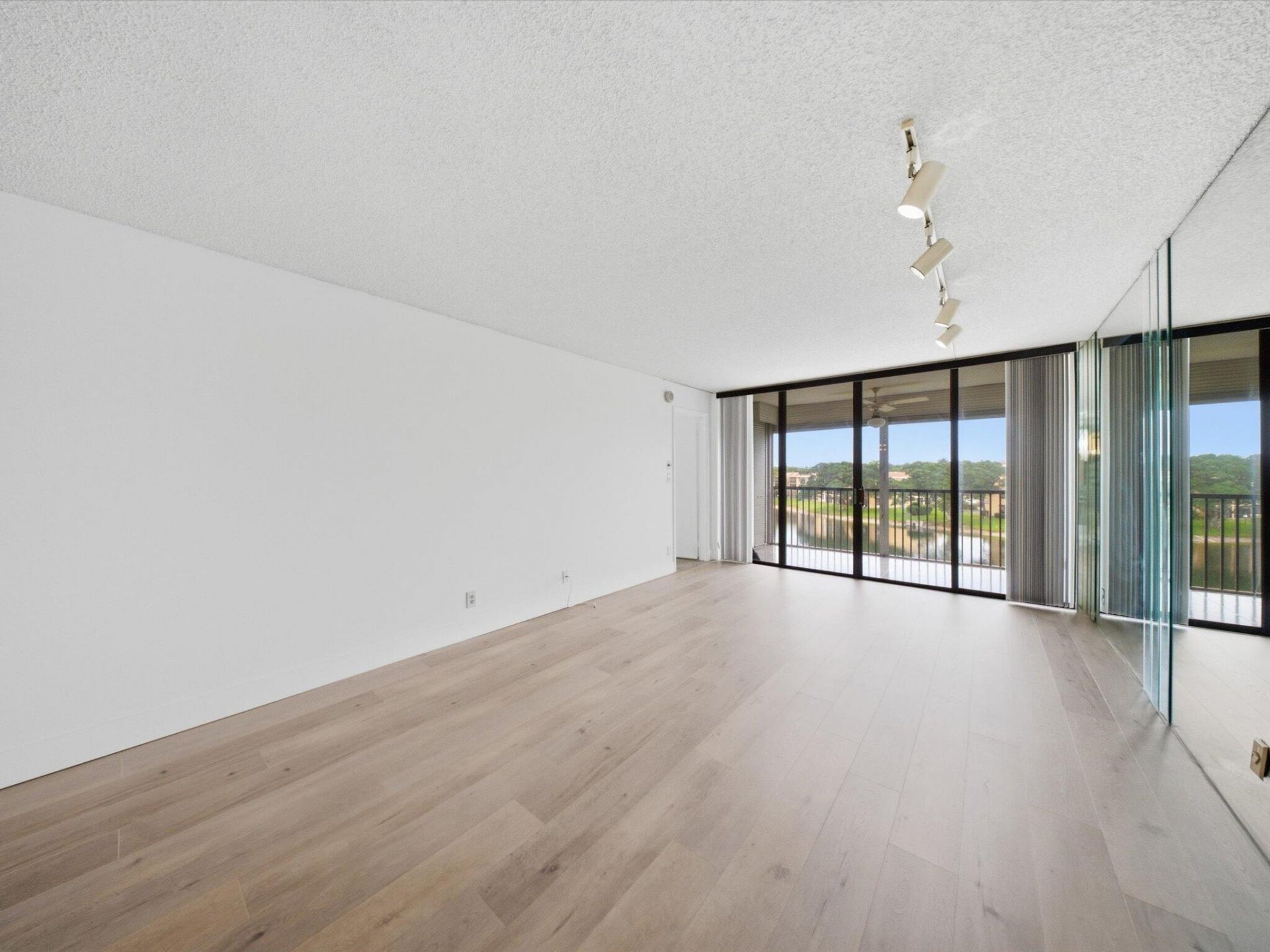 6539 Coral Lake Drive, Unit 403, Margate, FL 33063 Photo