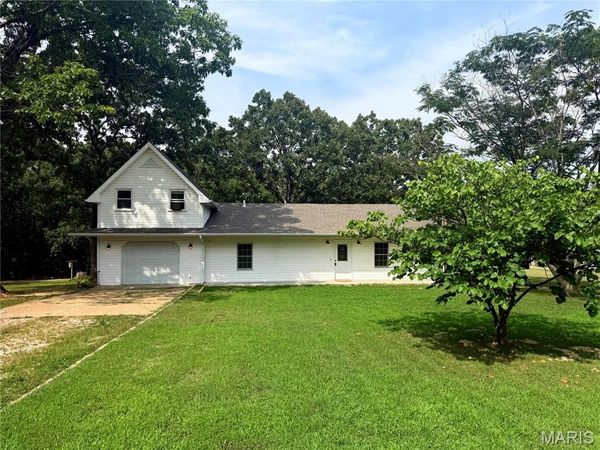 2803 Highway J, Bourbon, MO 65441