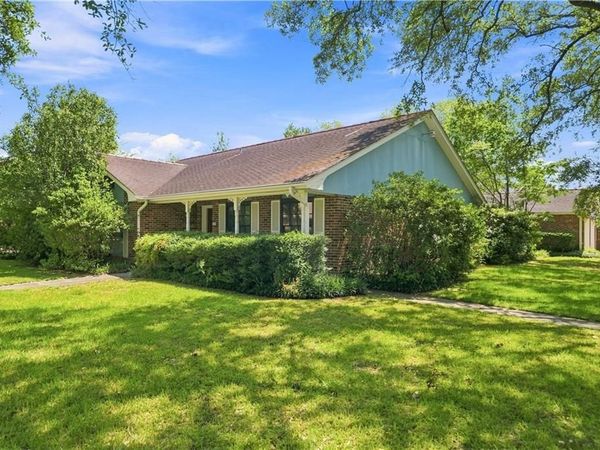 1434 HOLIDAY Place , New Orleans, LA 70114