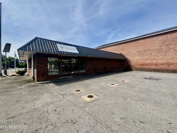 225 E Washington Ave, Athens, TN 37303