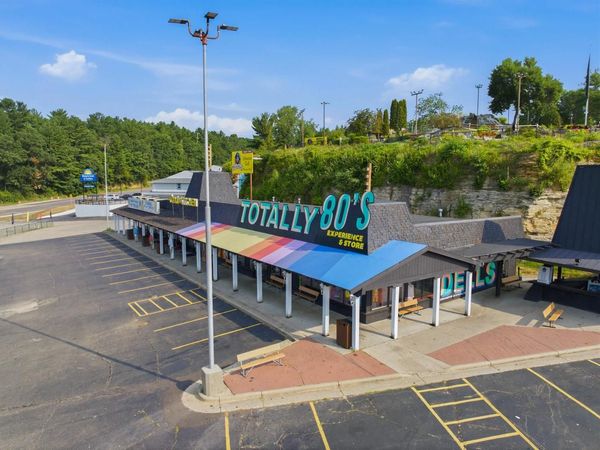 2462 Wisconsin Dells Parkway, Wisconsin Dells, WI 53965